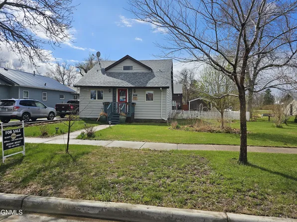 307 Robinson St, Grenora, ND 58845