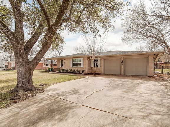 3rd image of 2118 Wayside Dr