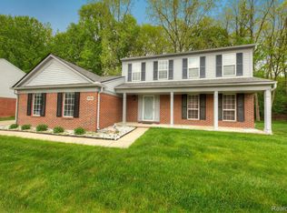 7170 Fox Chase Ln, Westland, MI 48185