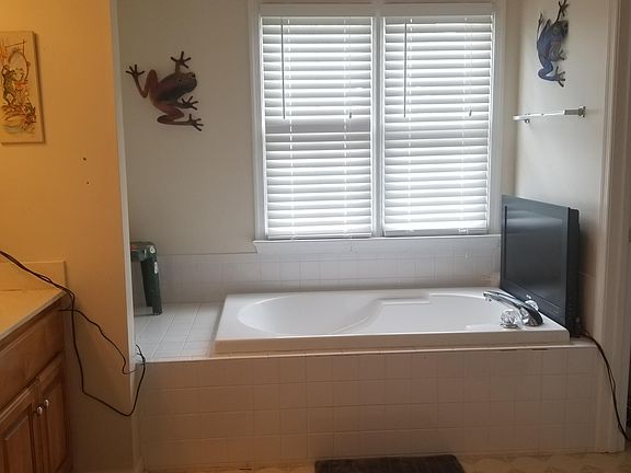 5th image of 213 Charleston Pl