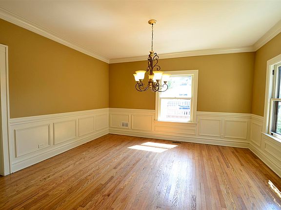 3rd image of 224 N Scoville Ave