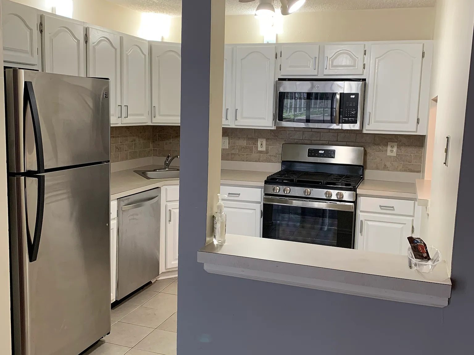 2 bed, 1011 sqft, $2,350 — Photo 2