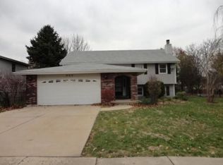 900 Rainbow Ter, South Elgin, IL 60177