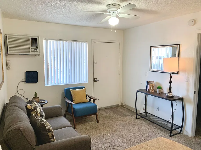 Sunset Vista Apartments — Photo 7