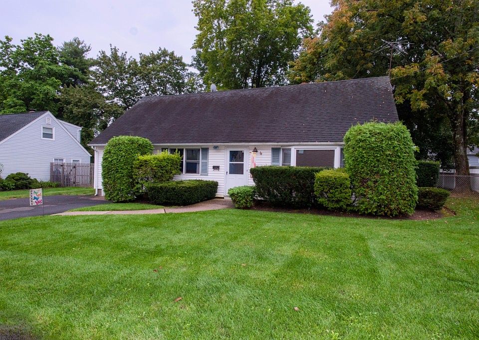 1st image of 14 Lockwood Dr