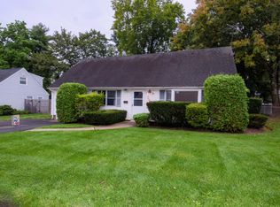 14 Lockwood Dr, Waldwick, NJ 07463