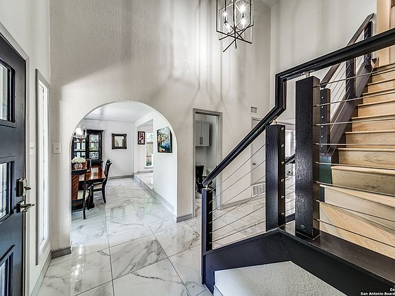 4th image of 602 Walnut Hill St