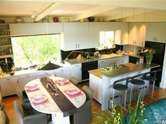 2nd image of 8 Buckeye Cir