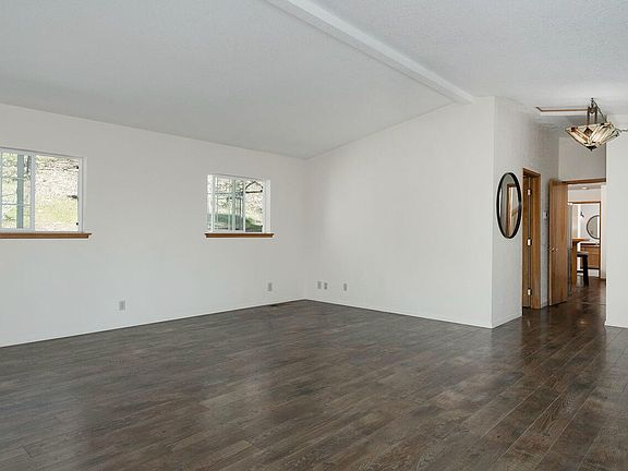 5th image of 300 Colonial Dr
