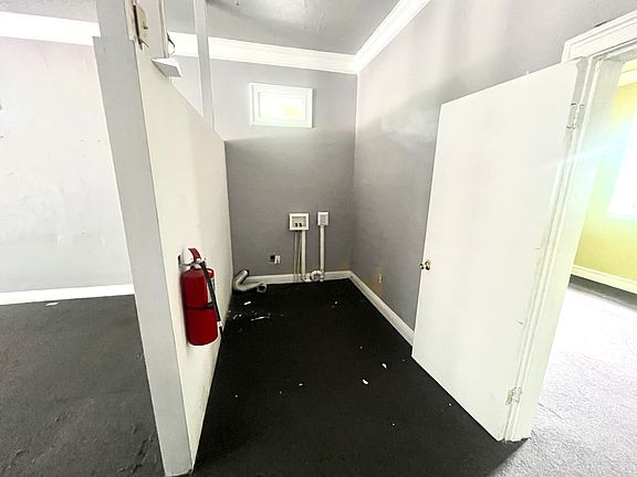 3rd image of 400 N Van Buren St
