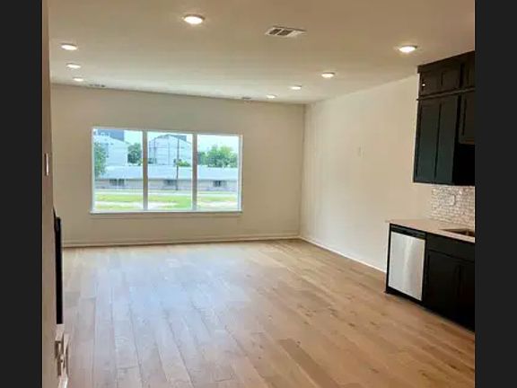 3rd image of 310 W Evergreen St #114-A
