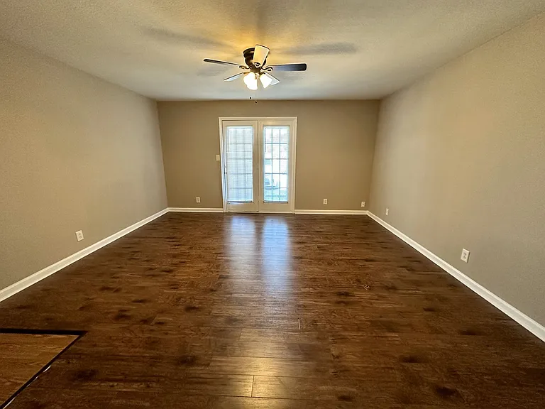 Two Bedroom Pet Friendly Apartment For Rent Near Post! — Photo 8