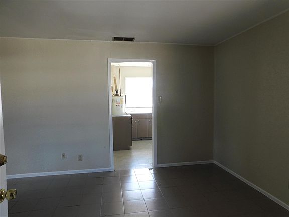 4th image of 3612 Lincoln Ave