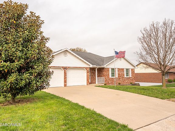 3rd image of 1622 Independence Dr