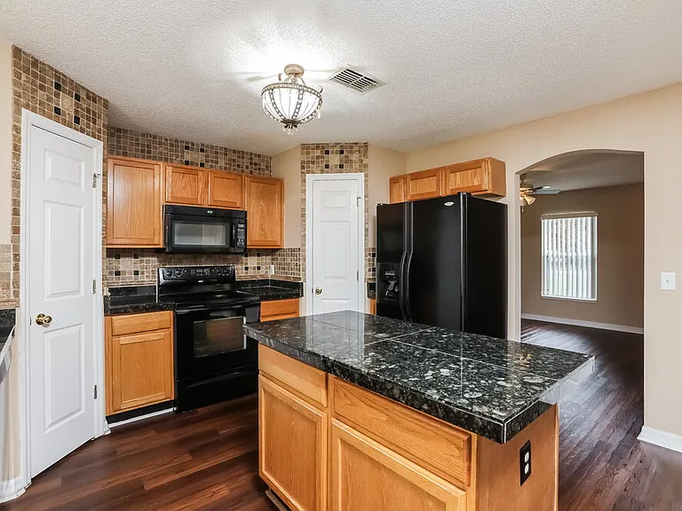 1762 Hillandale Ave — Photo 6