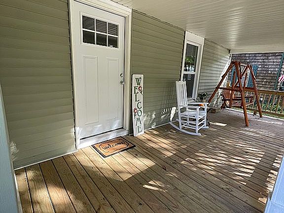 3rd image of 413 Stilson St