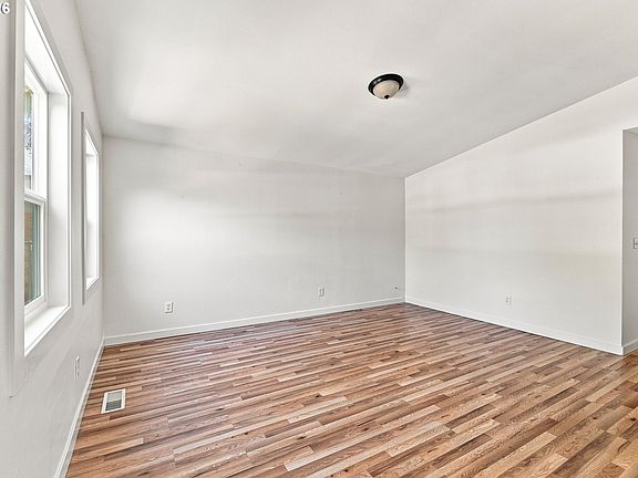 4th image of 6633 SE 83rd Ave