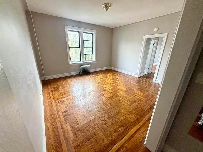 2102 Beverly Rd #4T — Photo 1