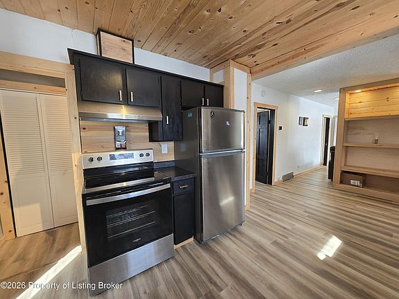 5th image of 906 2nd Ave N