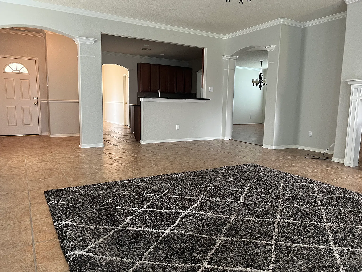 6 bed, 3.5 bath, 3767 sqft, $3,300 — Photo 4
