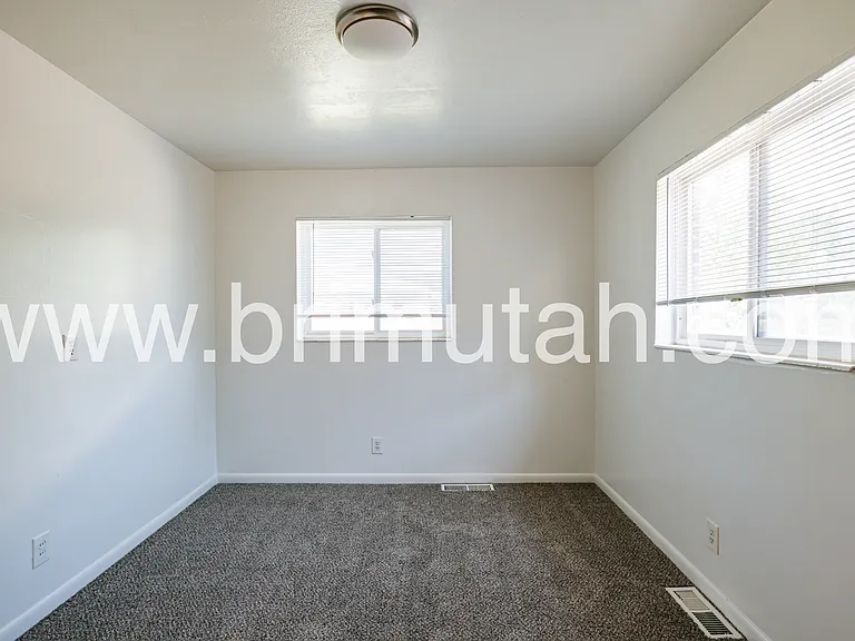 5856 S 157 W — Photo 16
