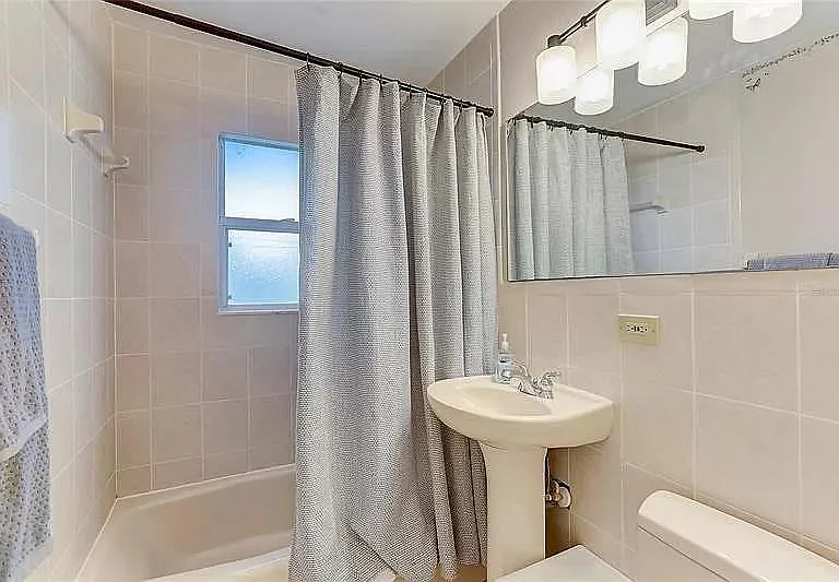 410 S Lime Ave — Photo 3