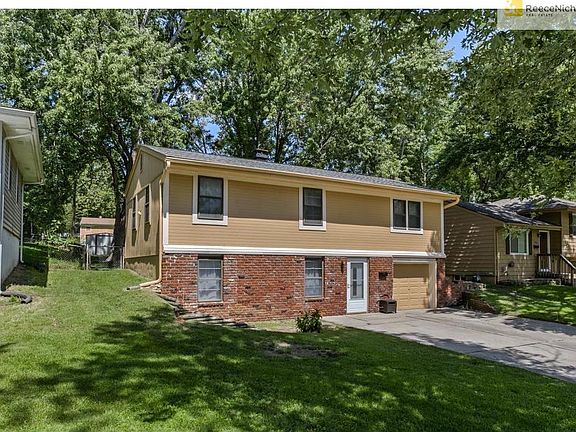 Double drive offers more parking space!