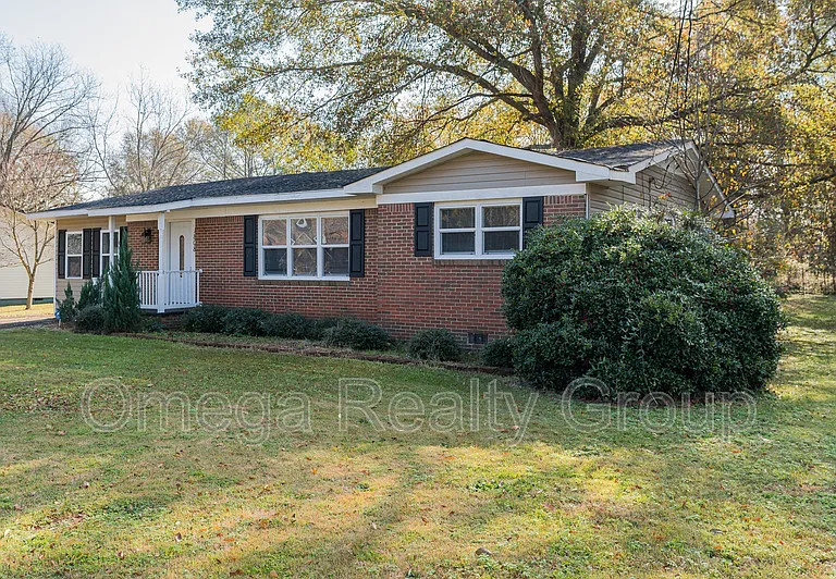 1808 Wilson Dr — Photo 3