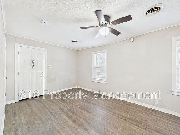 2nd image of 1901 S Ash Ave