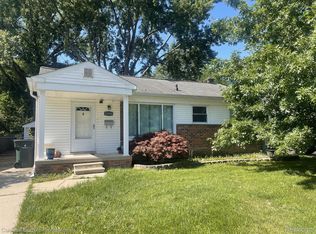 22826 Englehardt St, Saint Clair Shores, MI 48080