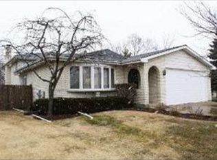 504 S Marina Dr, Mount Prospect, IL 60056