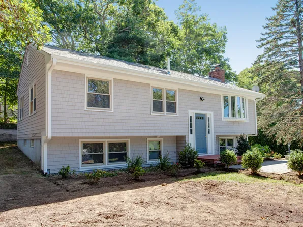 37 Cayuga Avenue, Mashpee, MA 02649