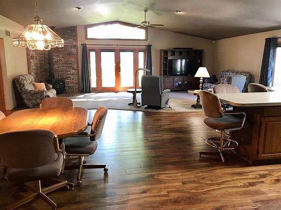 5th image of 3320 Harris Ln