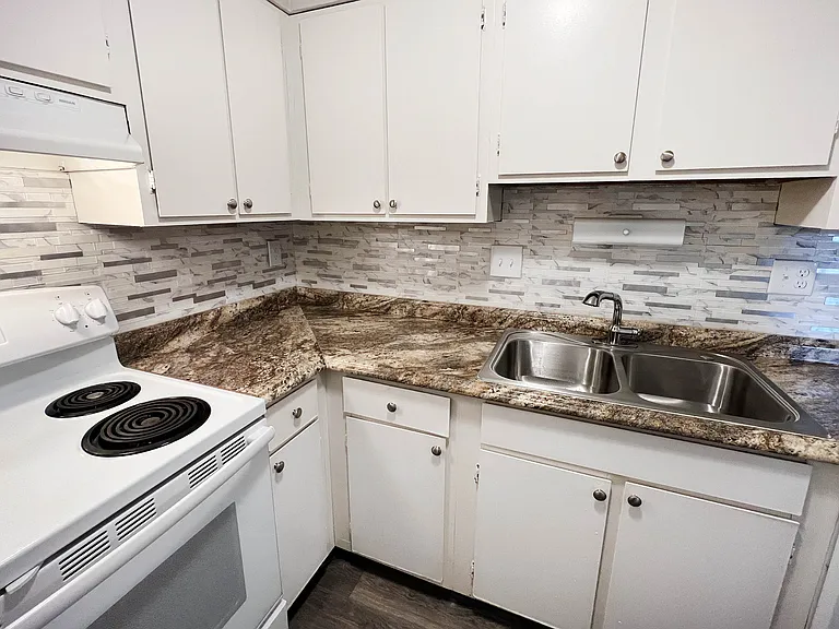 Oakwood Apartments — Photo 57