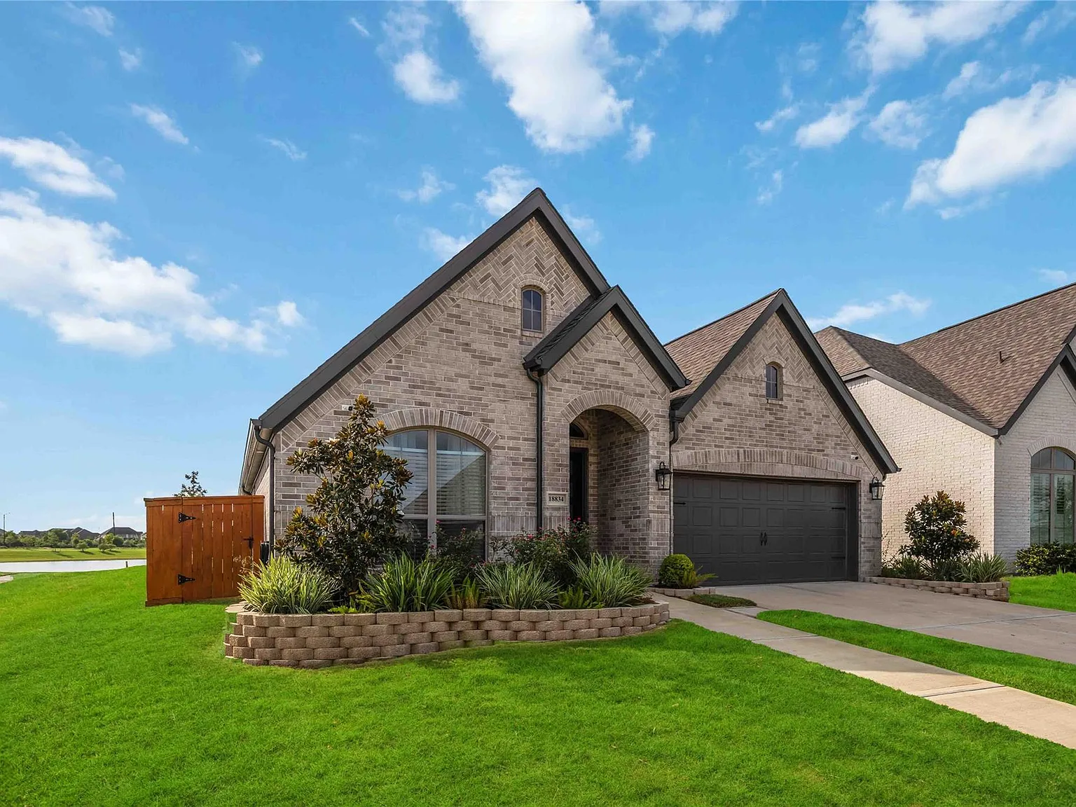 4 bed, 3.0 bath, 2481 sqft, $3,400 — Photo 2