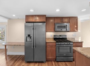 1 Smith Ln #D, Manchester, MA 01944