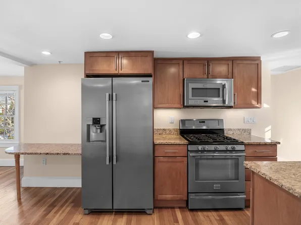 1 Smith Ln #D, Manchester, MA 01944