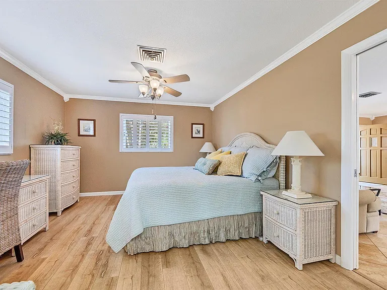 521 Beach Park Blvd — Photo 25