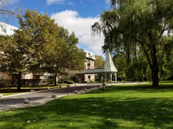 5125 Blodgett Ave APT 207, Downers Grove, IL 60515