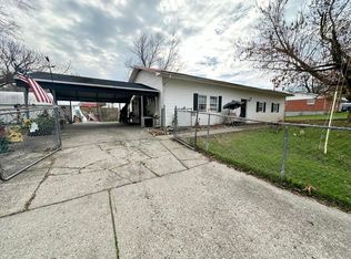 43 Front St, Irvine, KY 40336