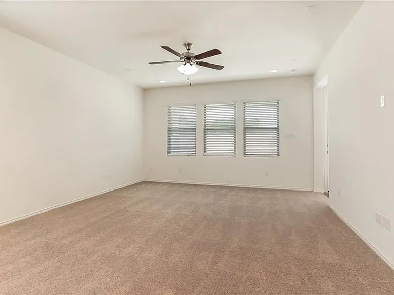 2233 Ringstaff Rd — Photo 6