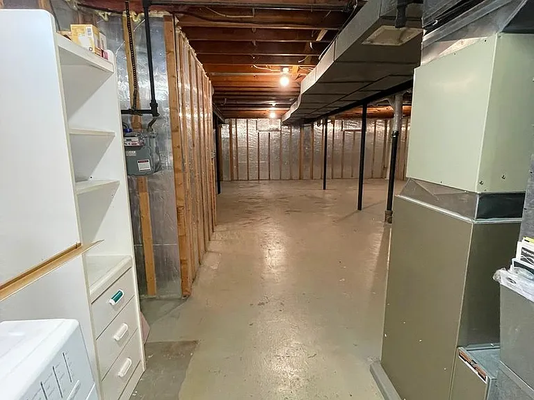 3212 Charing Cross Rd — Photo 41
