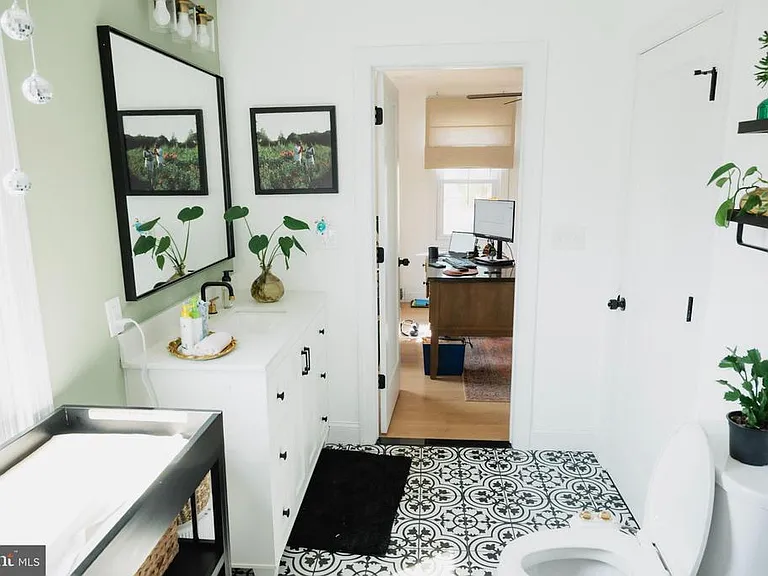 70 Sartori Ave — Photo 40