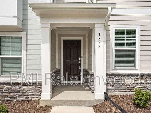 3rd image of 1838 Woodall Crest Dr