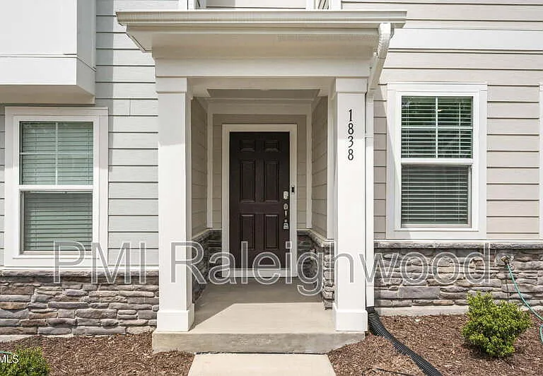 1838 Woodall Crest Dr — Photo 3