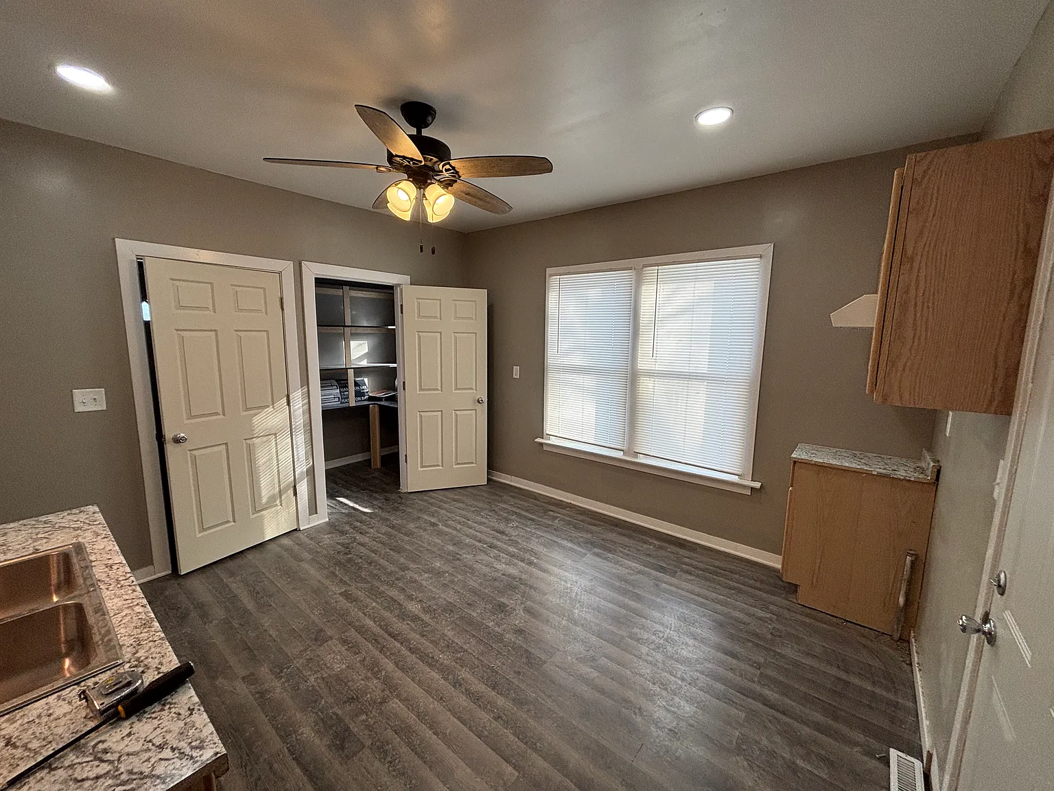 3 bed, 1100 sqft, $1,300 — Photo 4