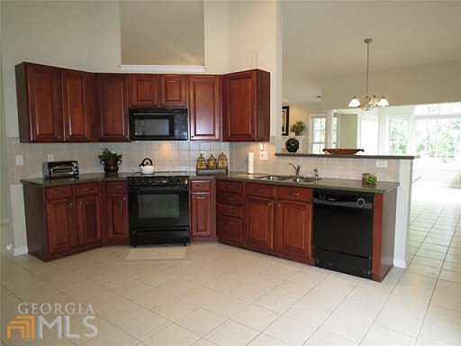 5th image of 304 Marlbrook Ln