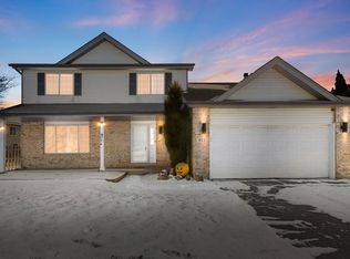 923 Ontario Dr, Romeoville, IL 60446