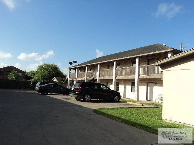 2 bed, 1.0 bath, 775 sqft, $800 — Photo 1