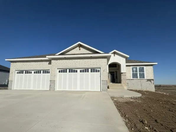 2722 Frisco Way, Bismarck, ND 58503